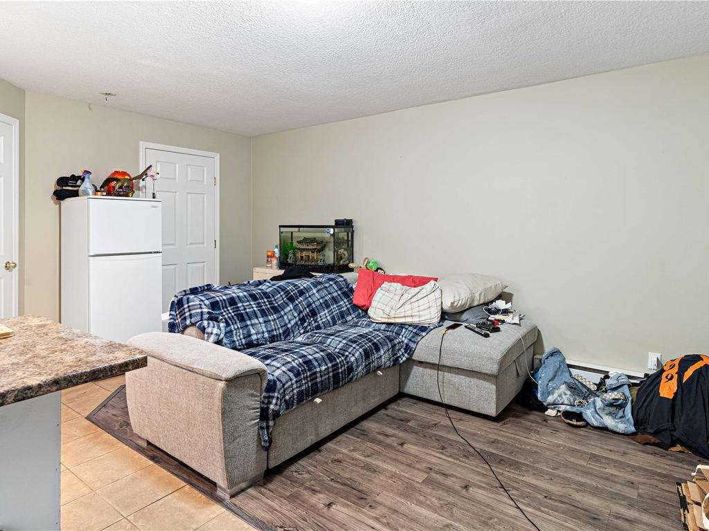 









1394/1396


Graham

Cres,
Nanaimo,




BC
V9S 2E3

