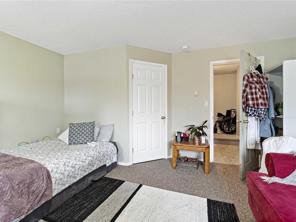 









1394/1396


Graham

Cres,
Nanaimo,




BC
V9S 2E3

