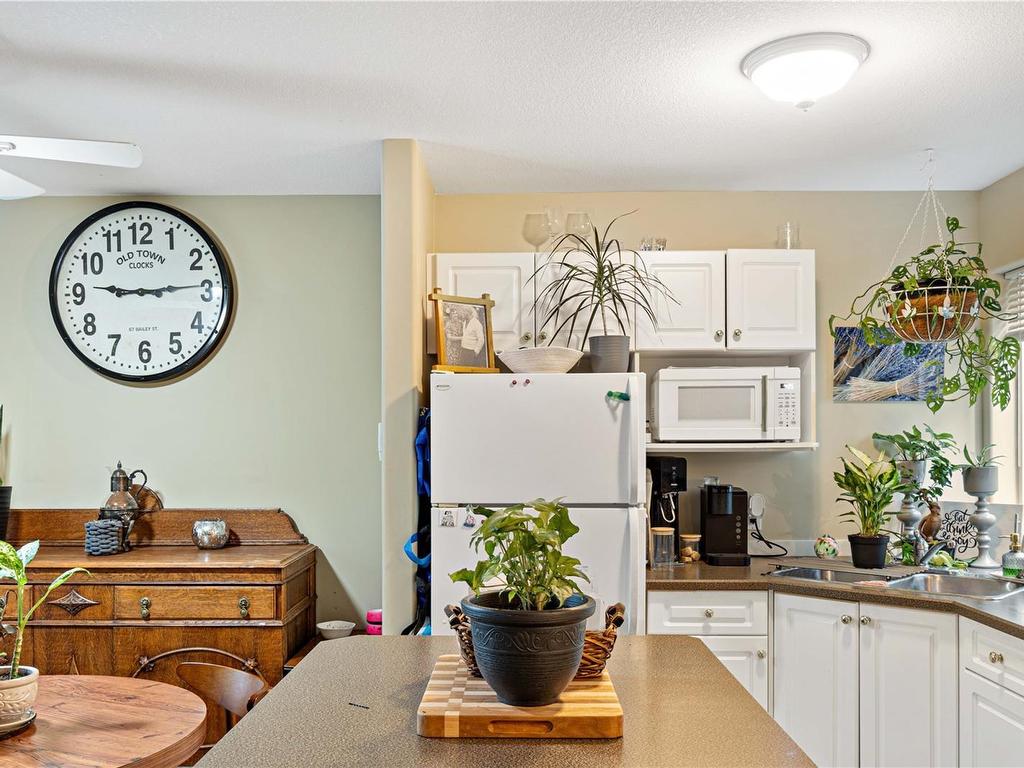 









1394/1396


Graham

Cres,
Nanaimo,




BC
V9S 2E3

