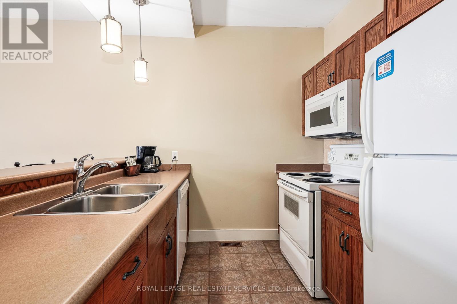 












120 - 125 FAIRWAY COURT

,
Blue Mountains,




Ontario
L9Y0P8

