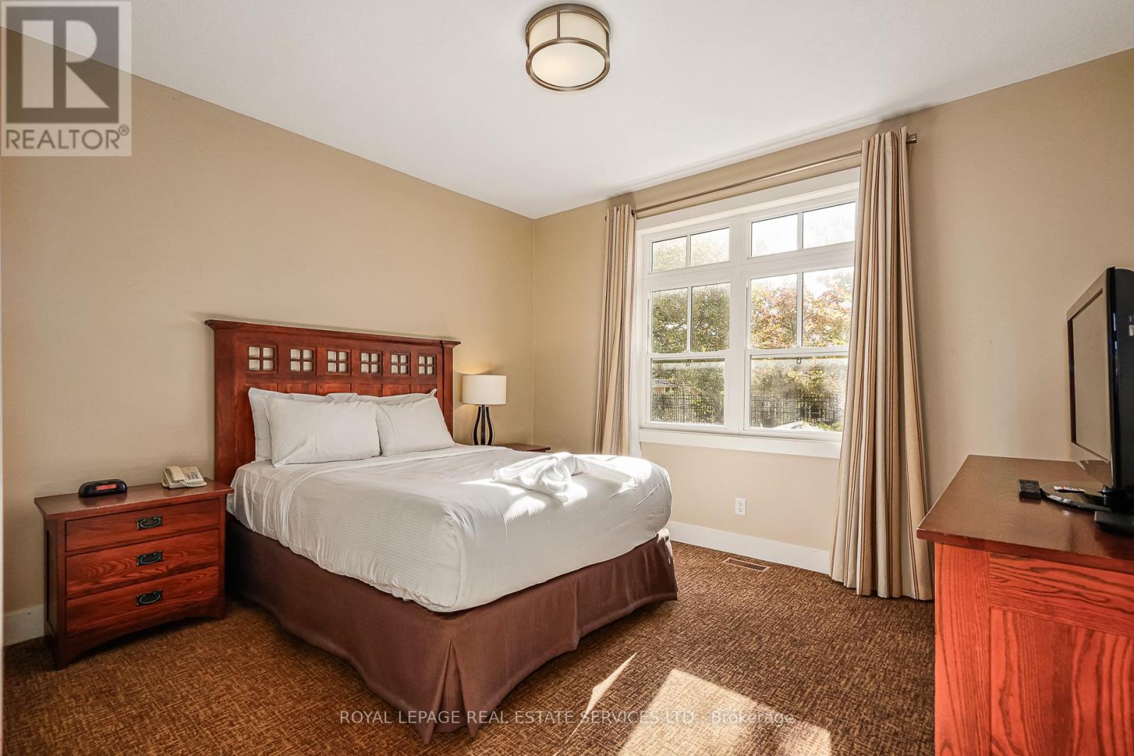 












120 - 125 FAIRWAY COURT

,
Blue Mountains,




Ontario
L9Y0P8

