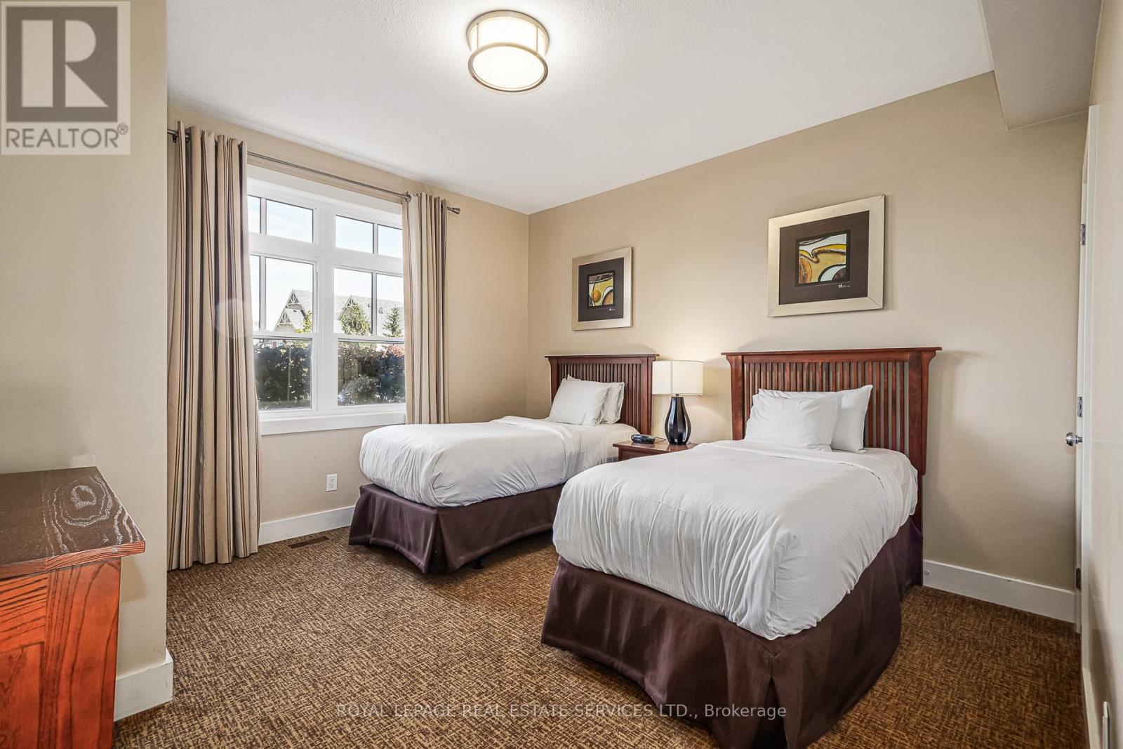 












120 - 125 FAIRWAY COURT

,
Blue Mountains,




Ontario
L9Y0P8

