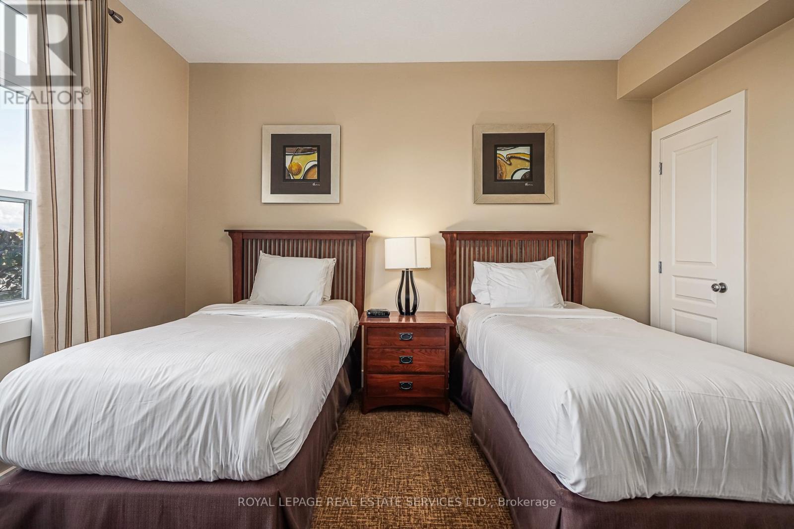












120 - 125 FAIRWAY COURT

,
Blue Mountains,




Ontario
L9Y0P8

