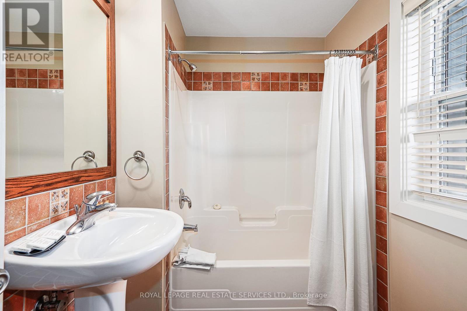 












120 - 125 FAIRWAY COURT

,
Blue Mountains,




Ontario
L9Y0P8

