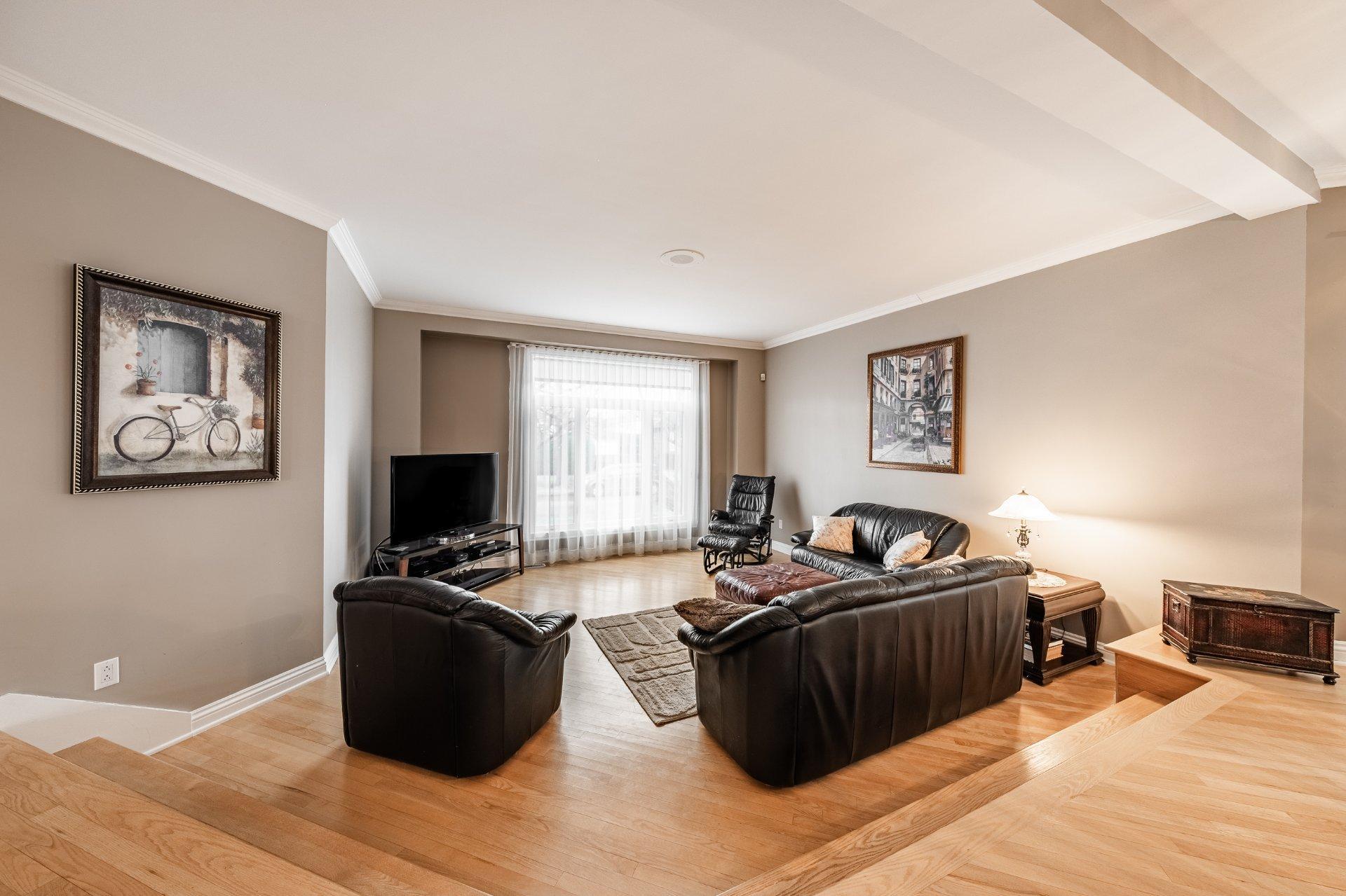 









350


Rue Gouin

,
Saint-Bruno-de-Montarville,




QC
J3V6C8

