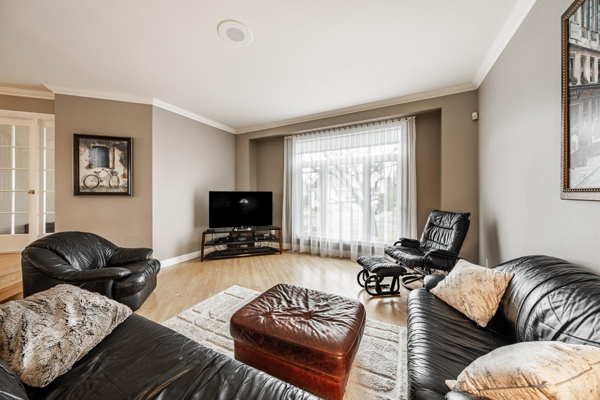 









350


Rue Gouin

,
Saint-Bruno-de-Montarville,




QC
J3V6C8

