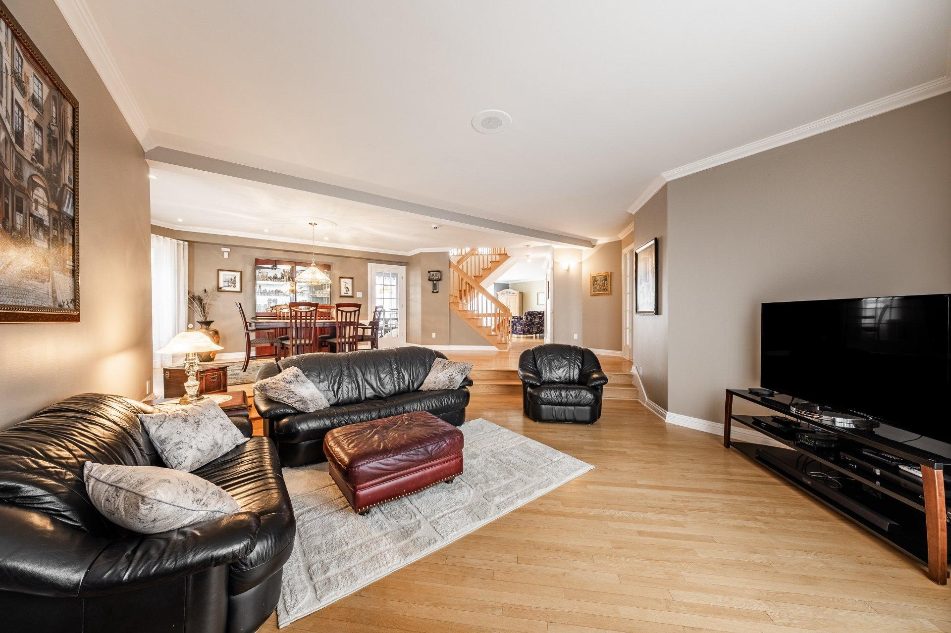 









350


Rue Gouin

,
Saint-Bruno-de-Montarville,




QC
J3V6C8

