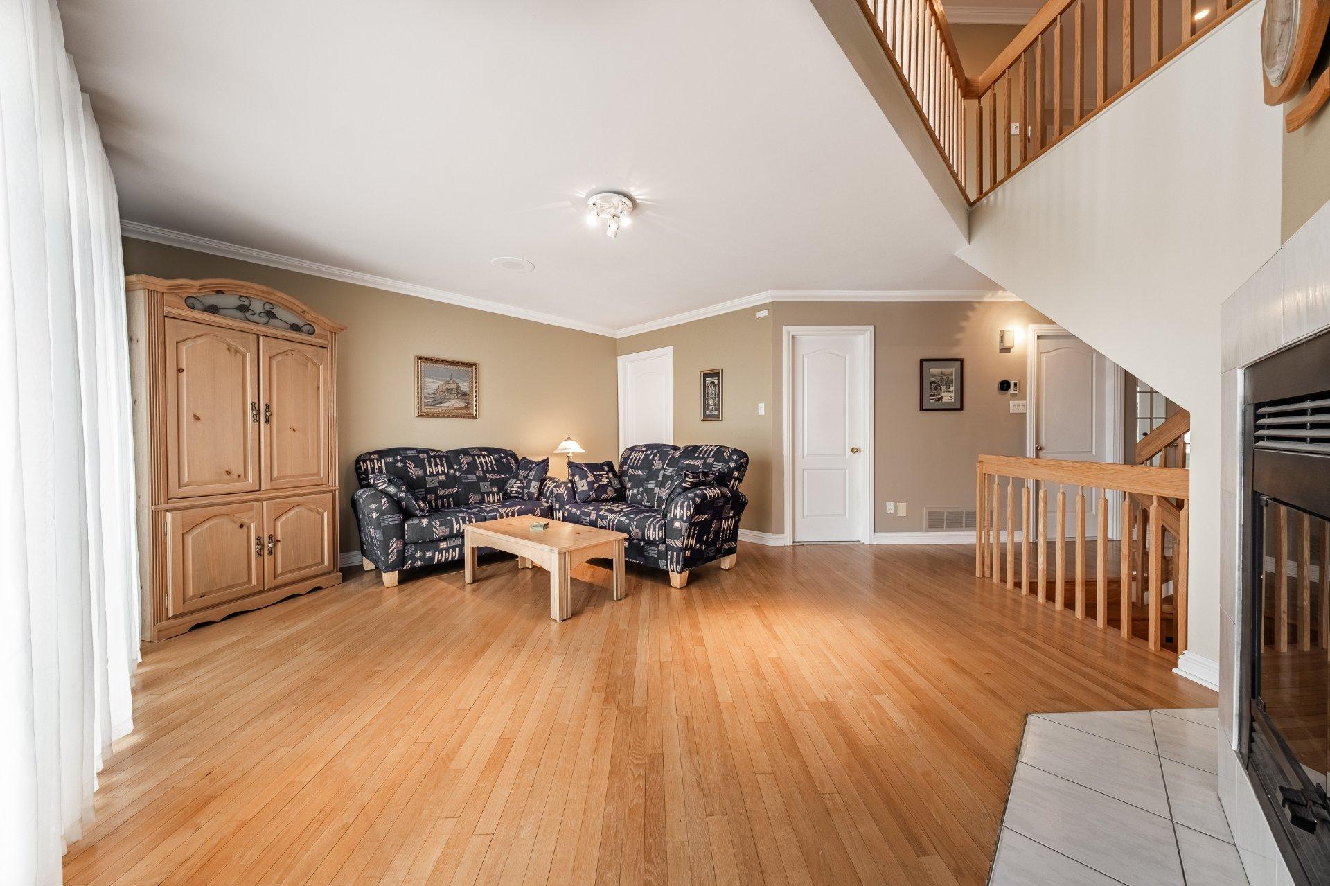 









350


Rue Gouin

,
Saint-Bruno-de-Montarville,




QC
J3V6C8

