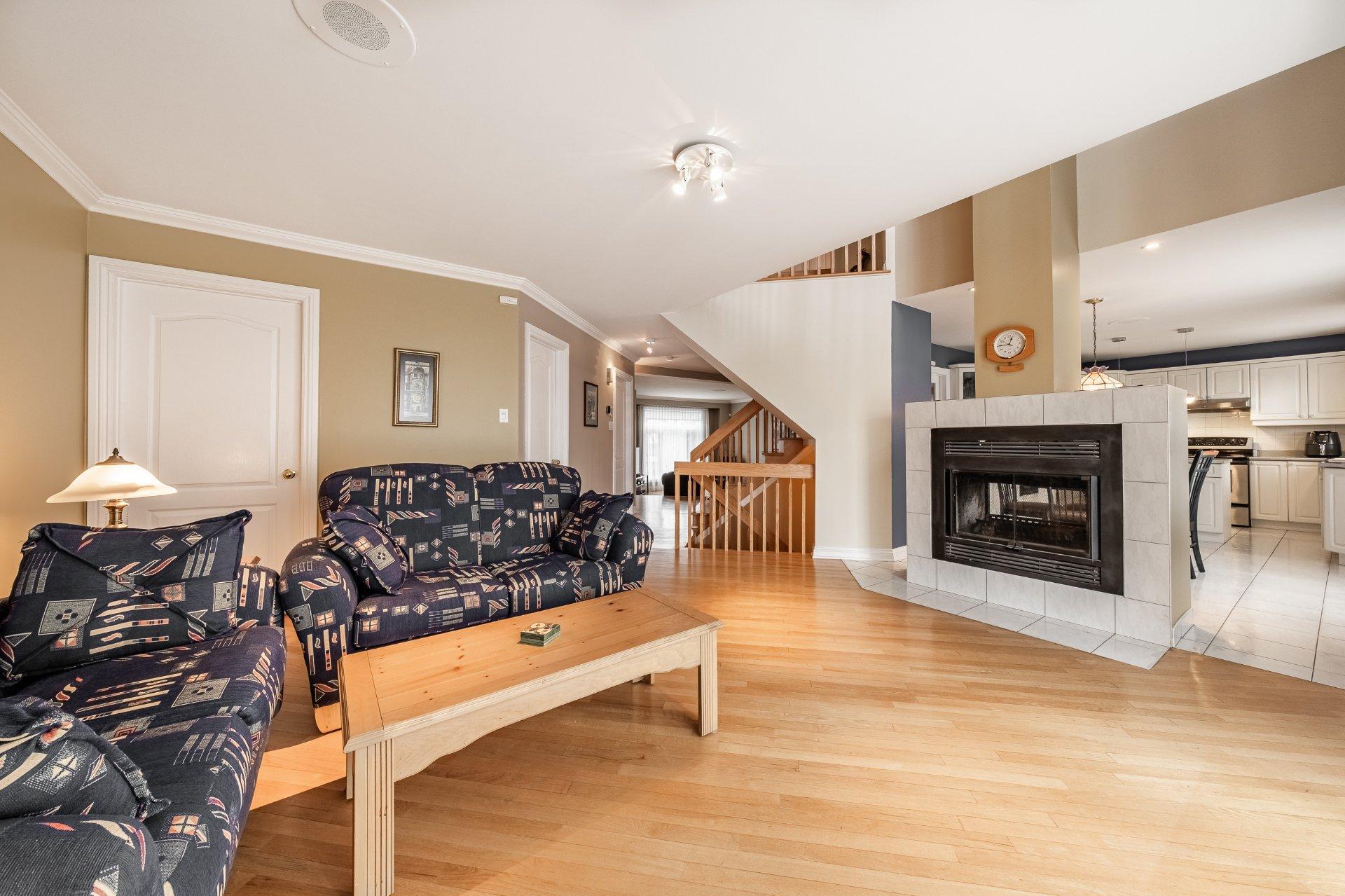 









350


Rue Gouin

,
Saint-Bruno-de-Montarville,




QC
J3V6C8

