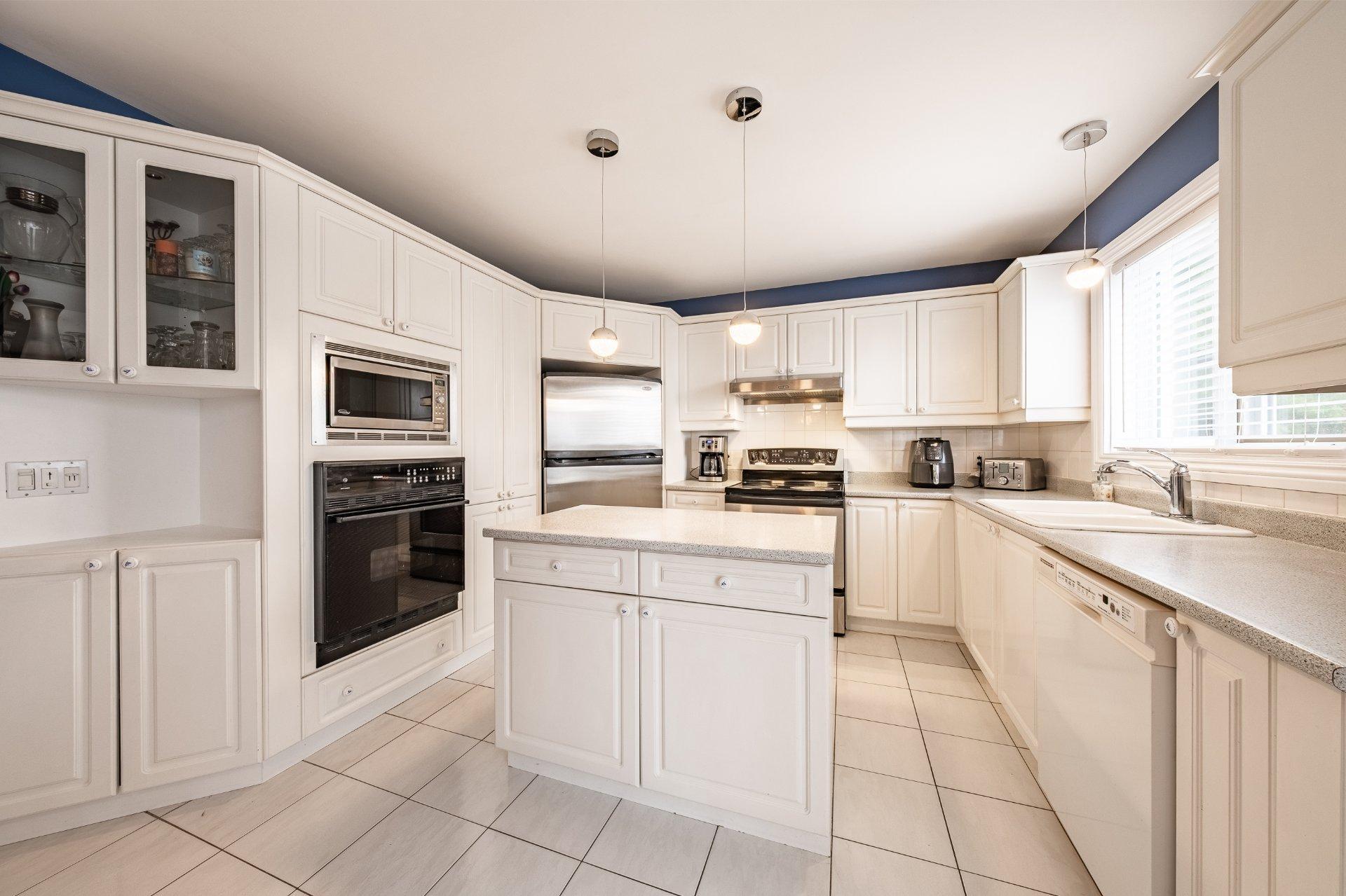 









350


Rue Gouin

,
Saint-Bruno-de-Montarville,




QC
J3V6C8

