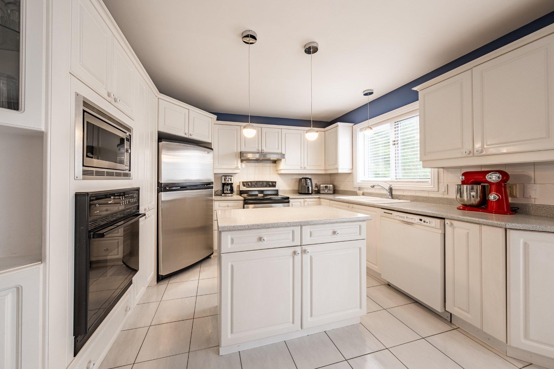 









350


Rue Gouin

,
Saint-Bruno-de-Montarville,




QC
J3V6C8

