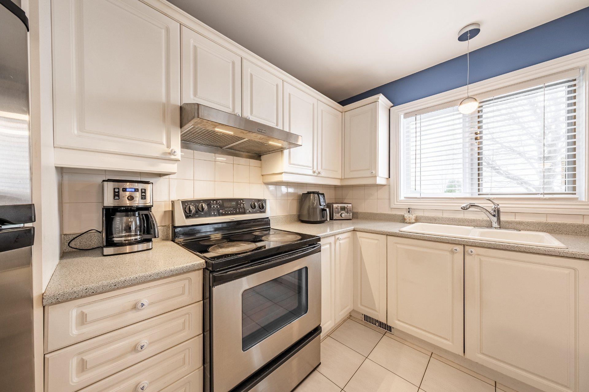 









350


Rue Gouin

,
Saint-Bruno-de-Montarville,




QC
J3V6C8

