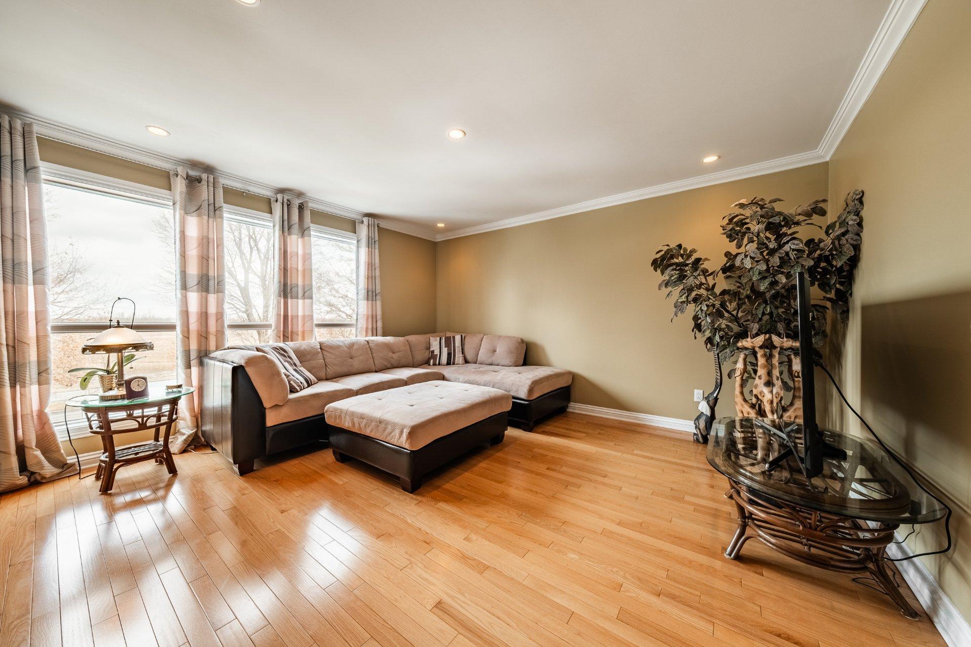 









350


Rue Gouin

,
Saint-Bruno-de-Montarville,




QC
J3V6C8

