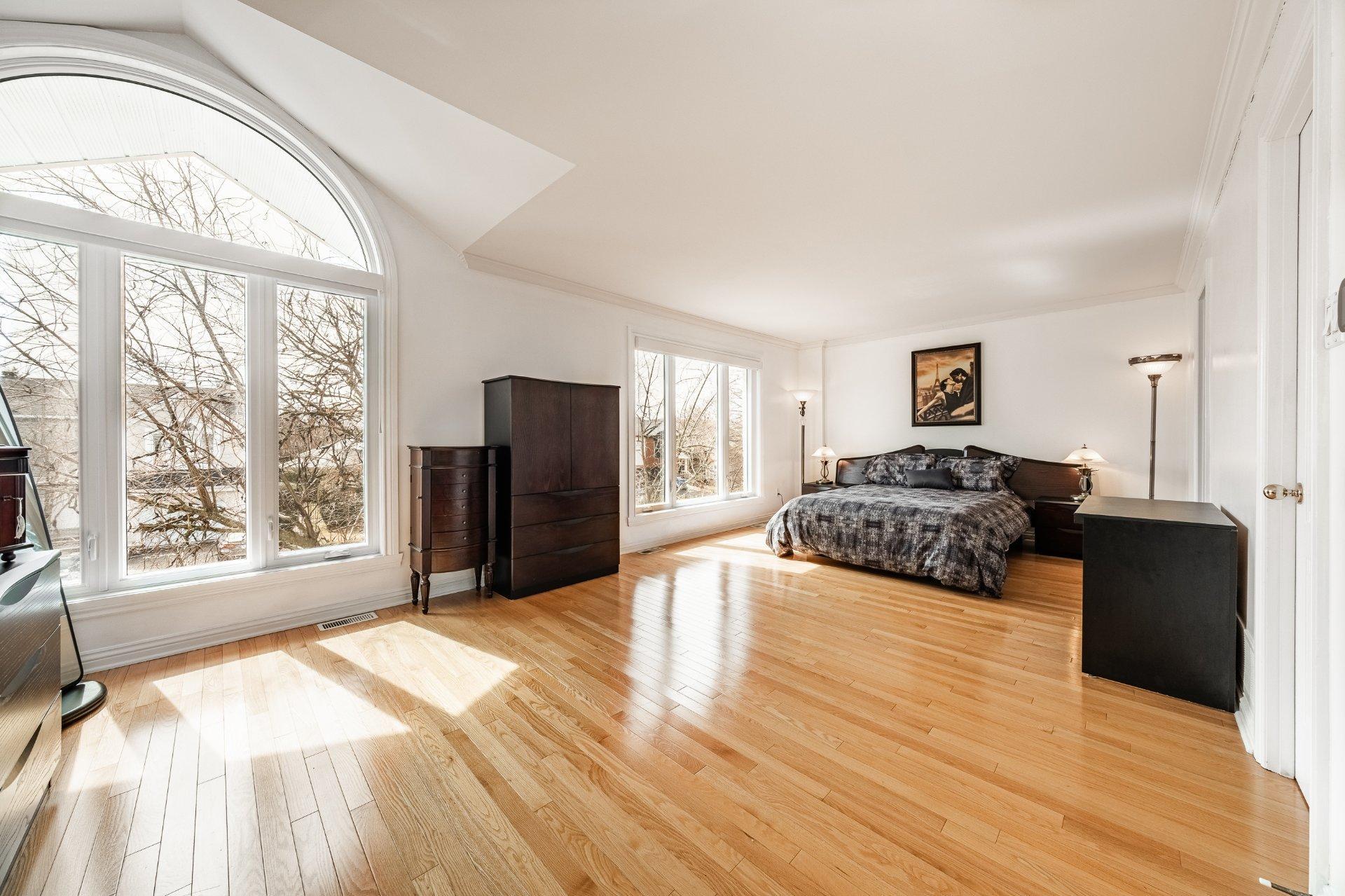 









350


Rue Gouin

,
Saint-Bruno-de-Montarville,




QC
J3V6C8

