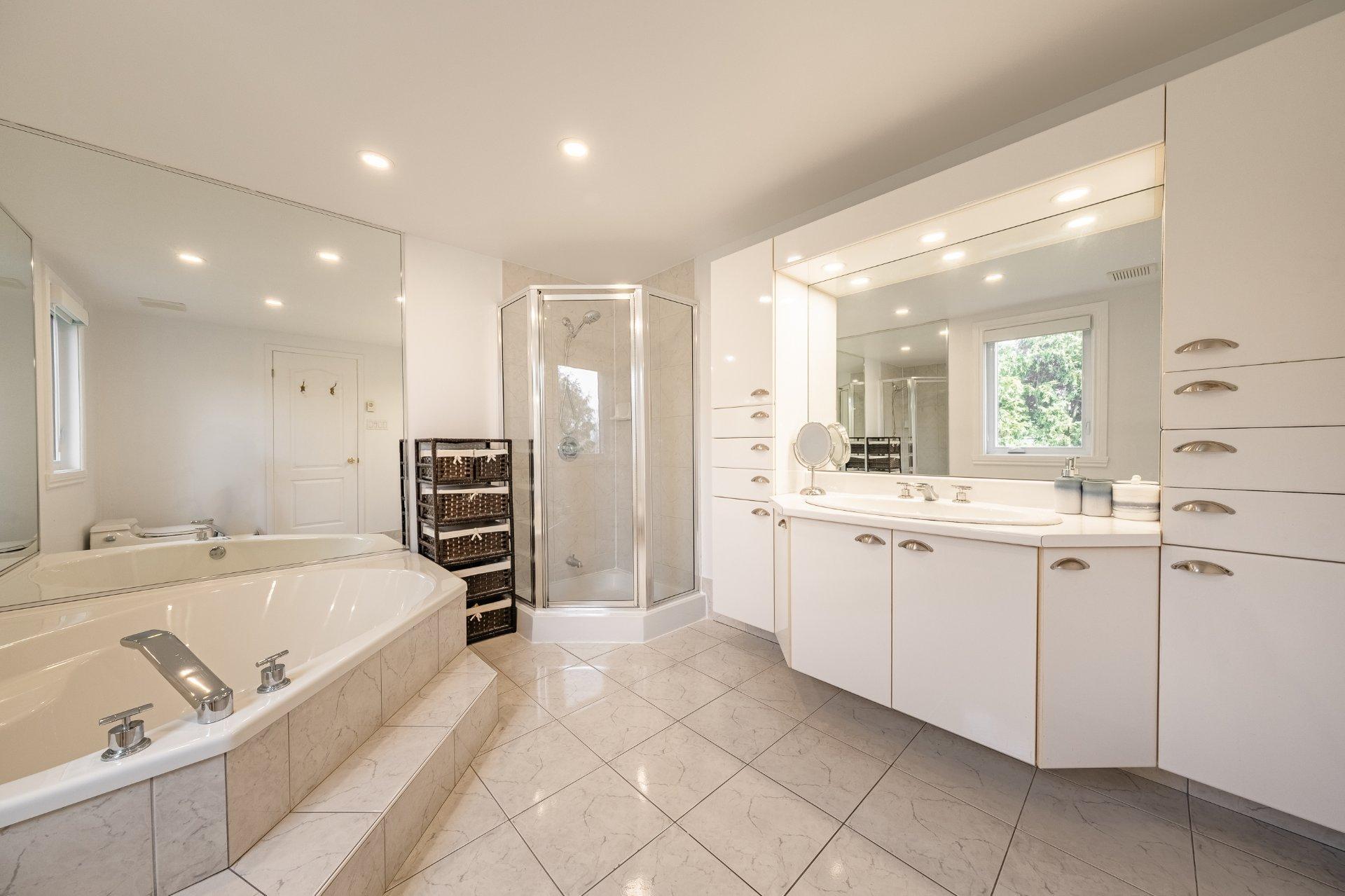 









350


Rue Gouin

,
Saint-Bruno-de-Montarville,




QC
J3V6C8

