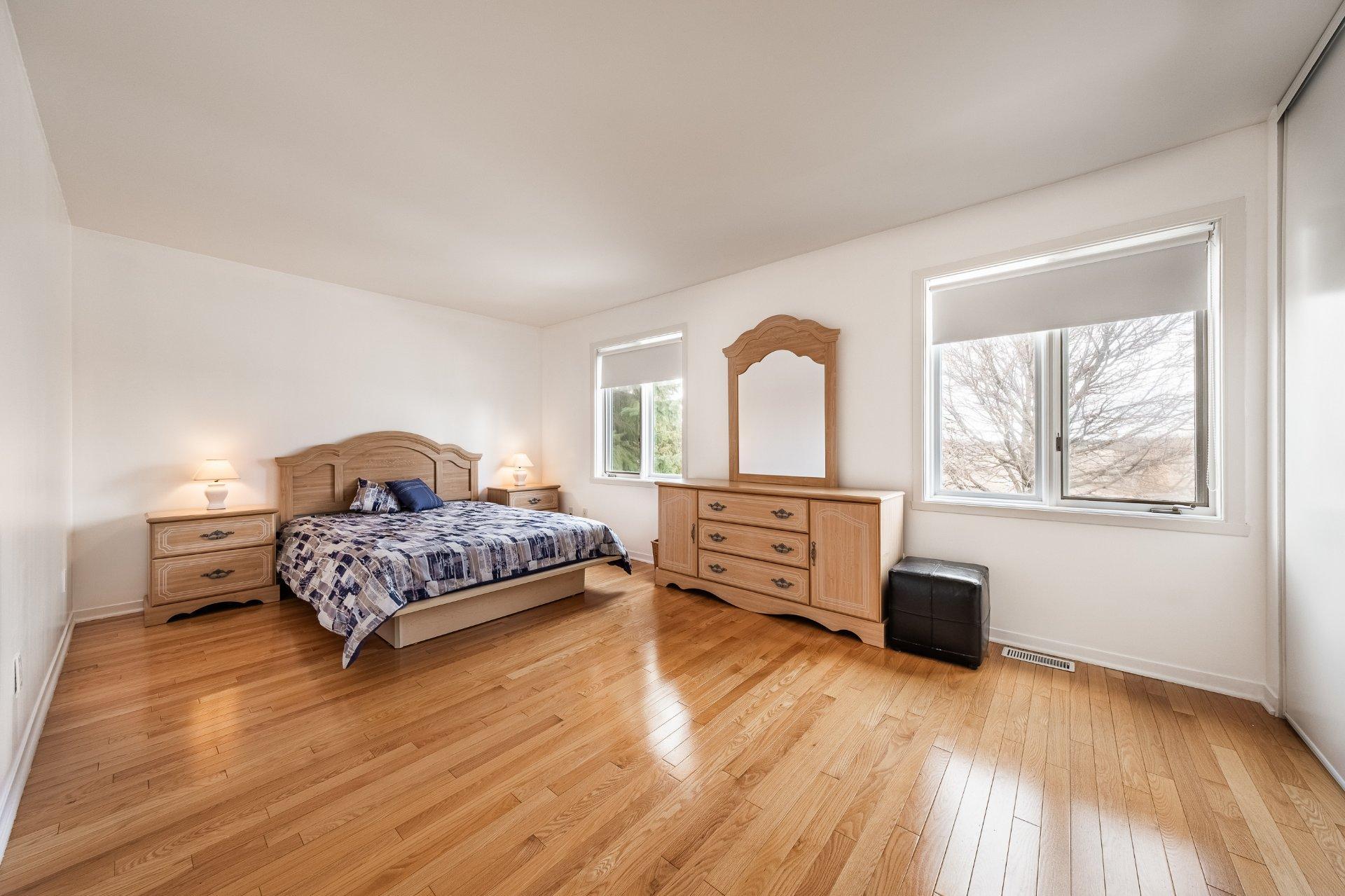 









350


Rue Gouin

,
Saint-Bruno-de-Montarville,




QC
J3V6C8

