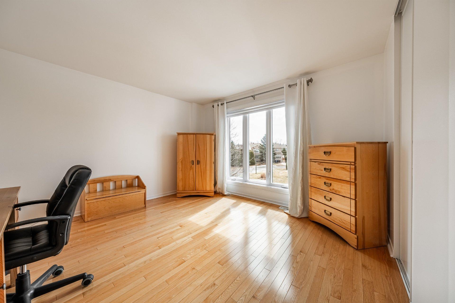 









350


Rue Gouin

,
Saint-Bruno-de-Montarville,




QC
J3V6C8

