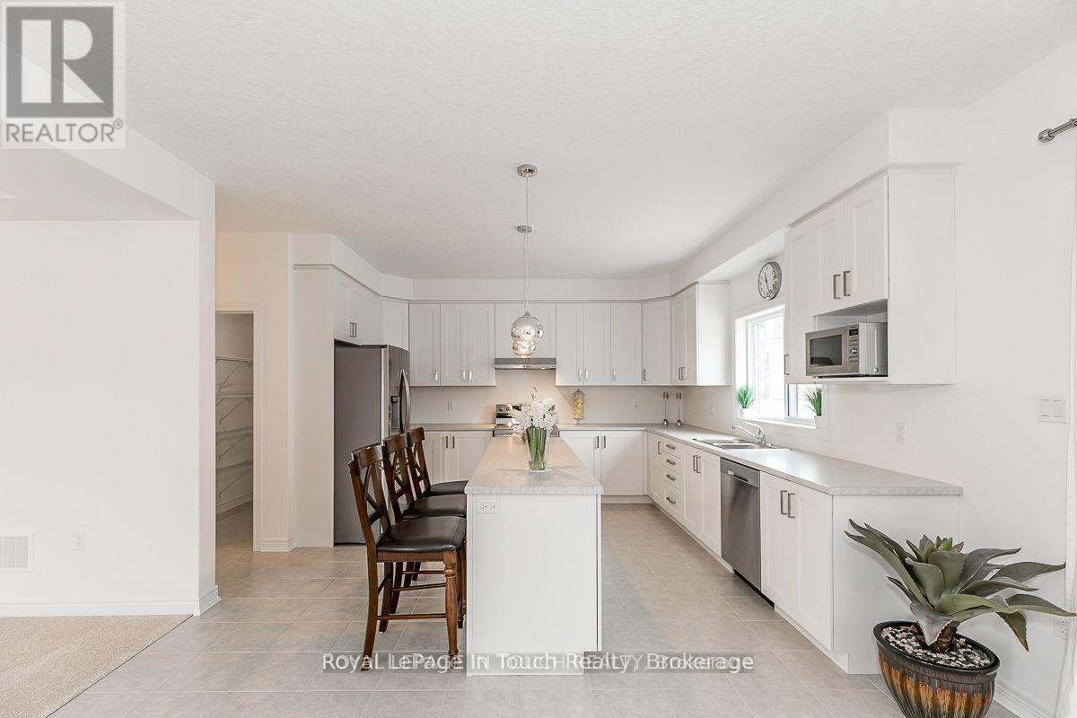 












2 ROWLAND STREET

,
Collingwood,




Ontario
L9Y5M5

