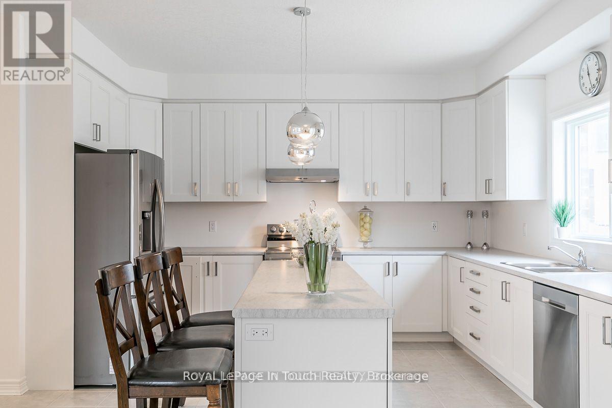 












2 ROWLAND STREET

,
Collingwood,




Ontario
L9Y5M5

