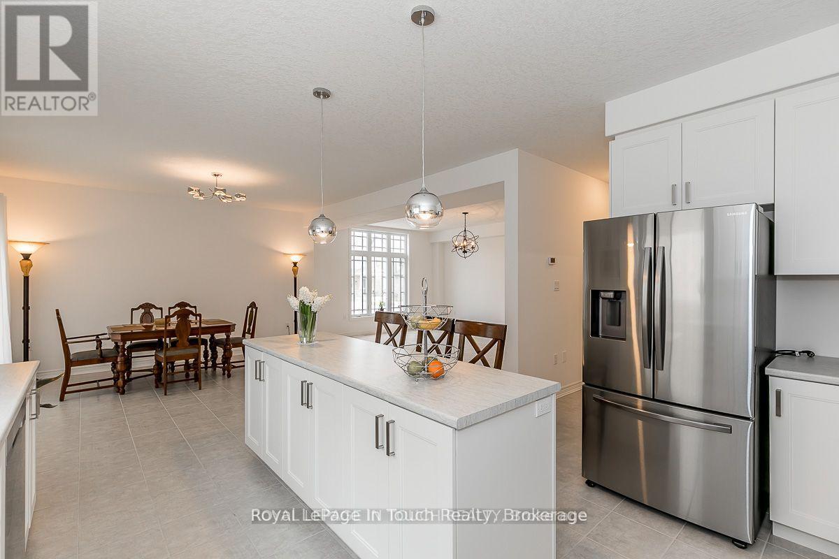 












2 ROWLAND STREET

,
Collingwood,




Ontario
L9Y5M5

