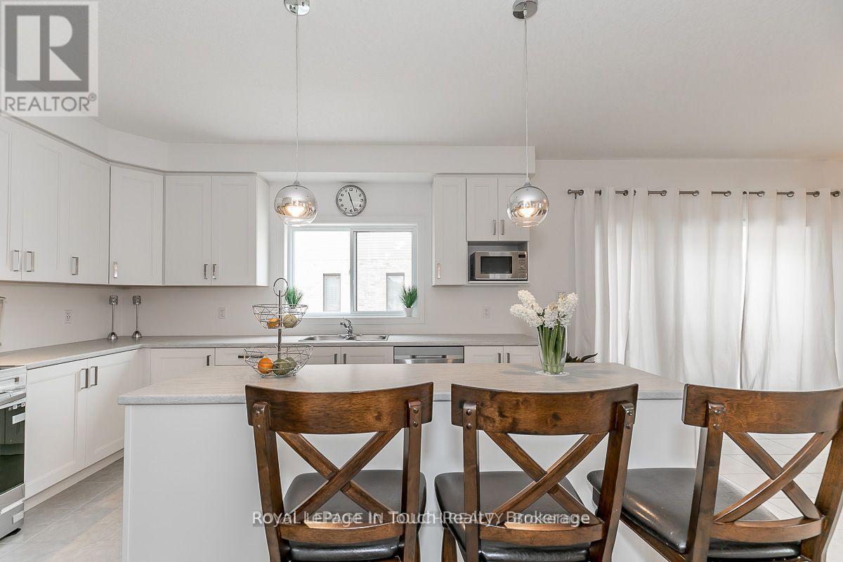 












2 ROWLAND STREET

,
Collingwood,




Ontario
L9Y5M5


