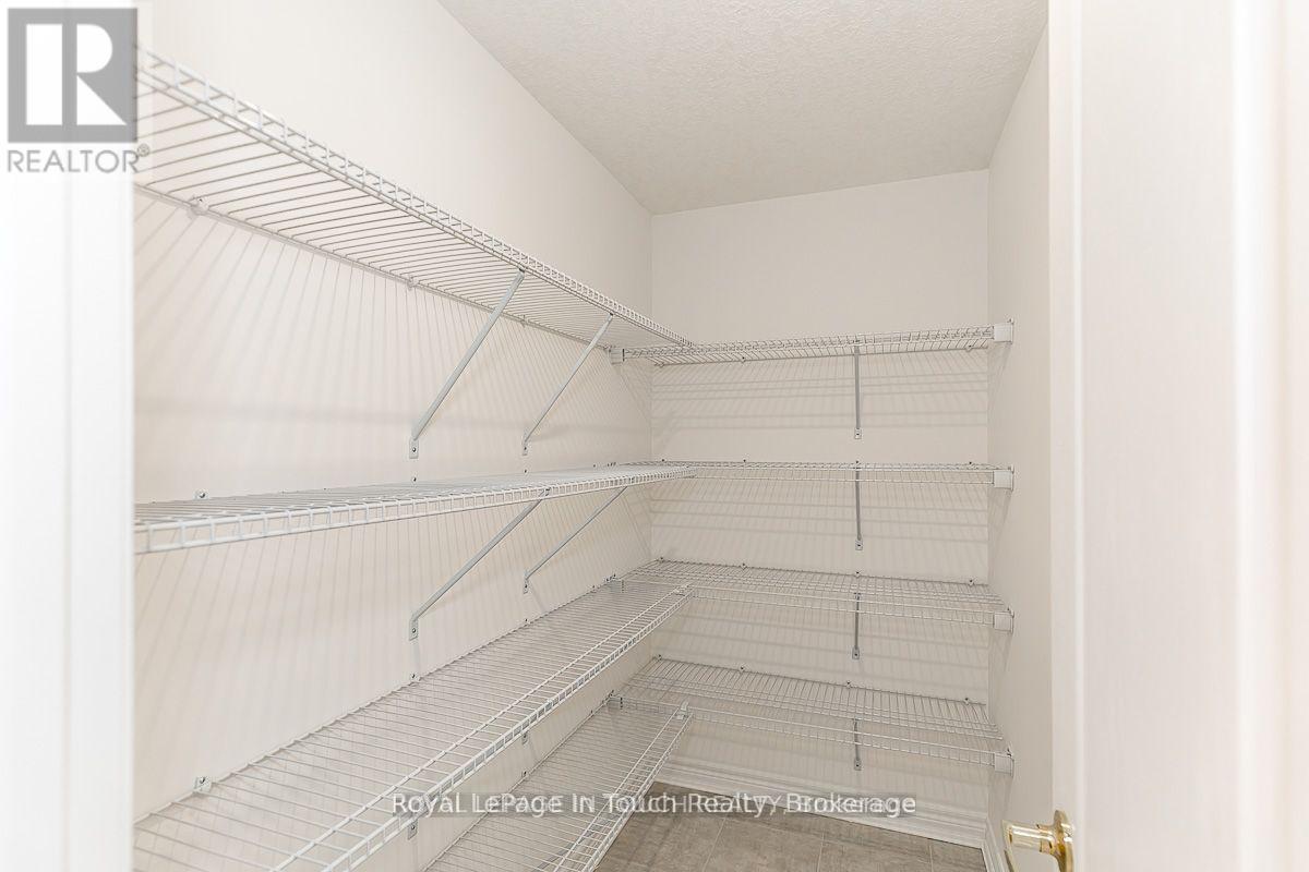 












2 ROWLAND STREET

,
Collingwood,




Ontario
L9Y5M5

