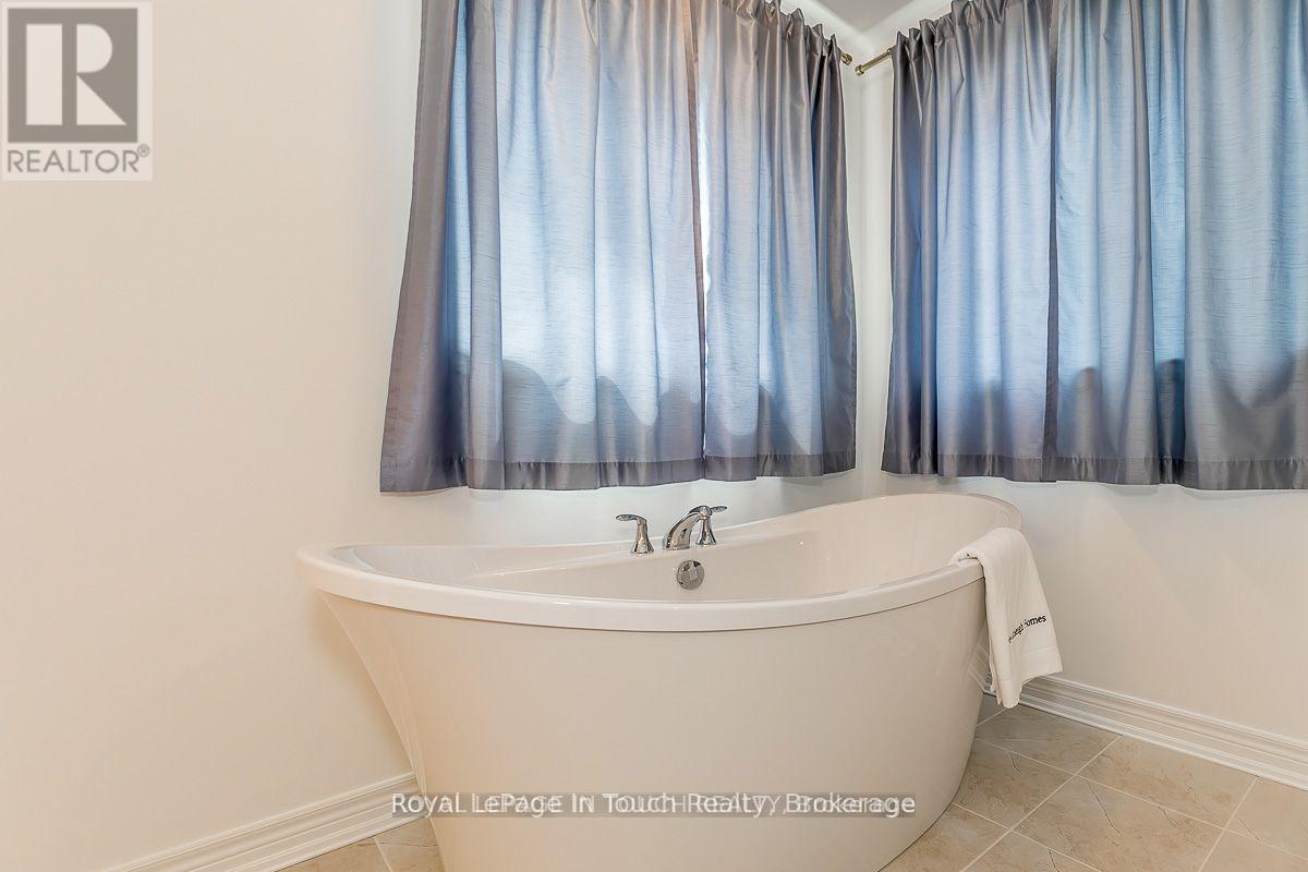 












2 ROWLAND STREET

,
Collingwood,




Ontario
L9Y5M5

