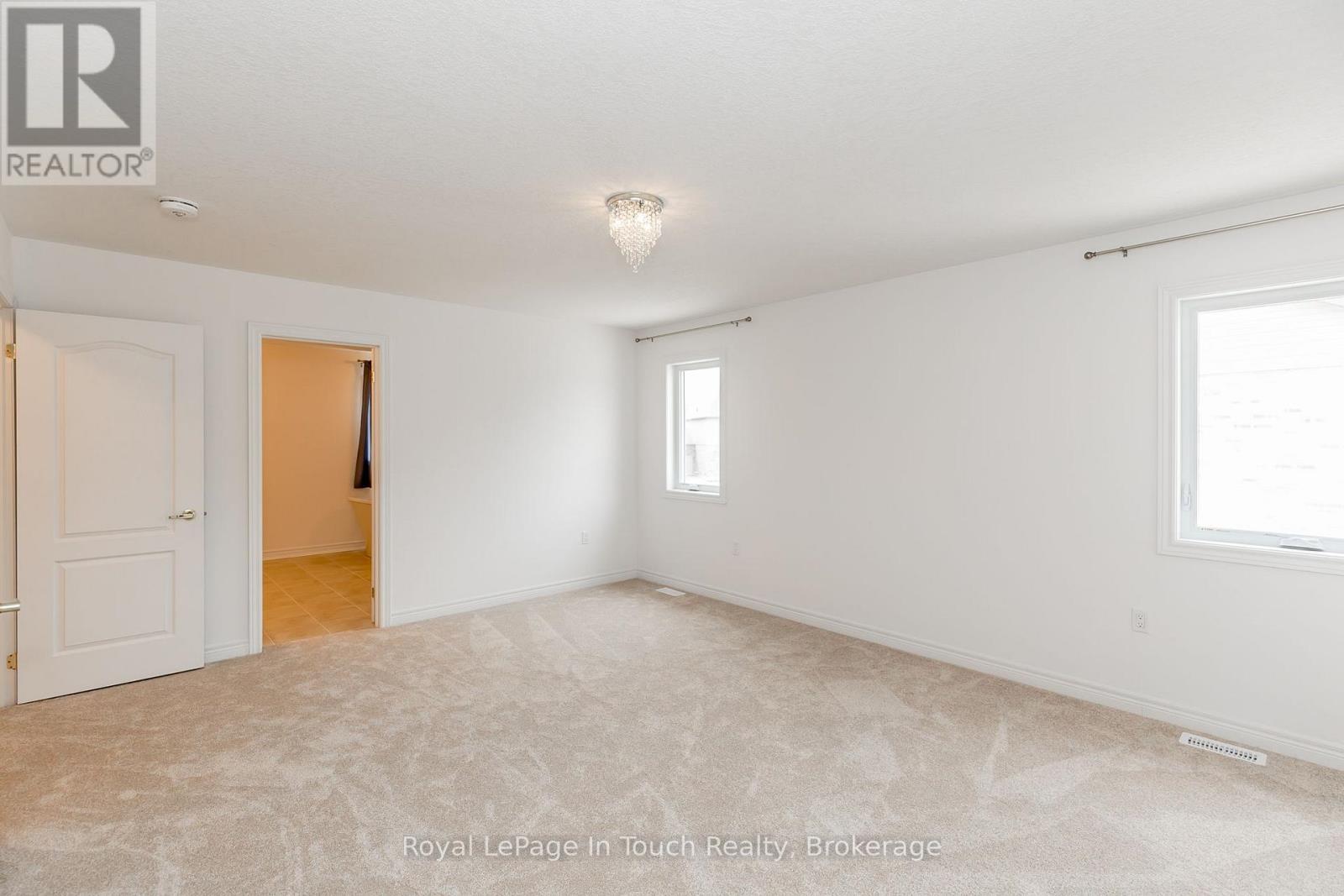 












2 ROWLAND STREET

,
Collingwood,




Ontario
L9Y5M5

