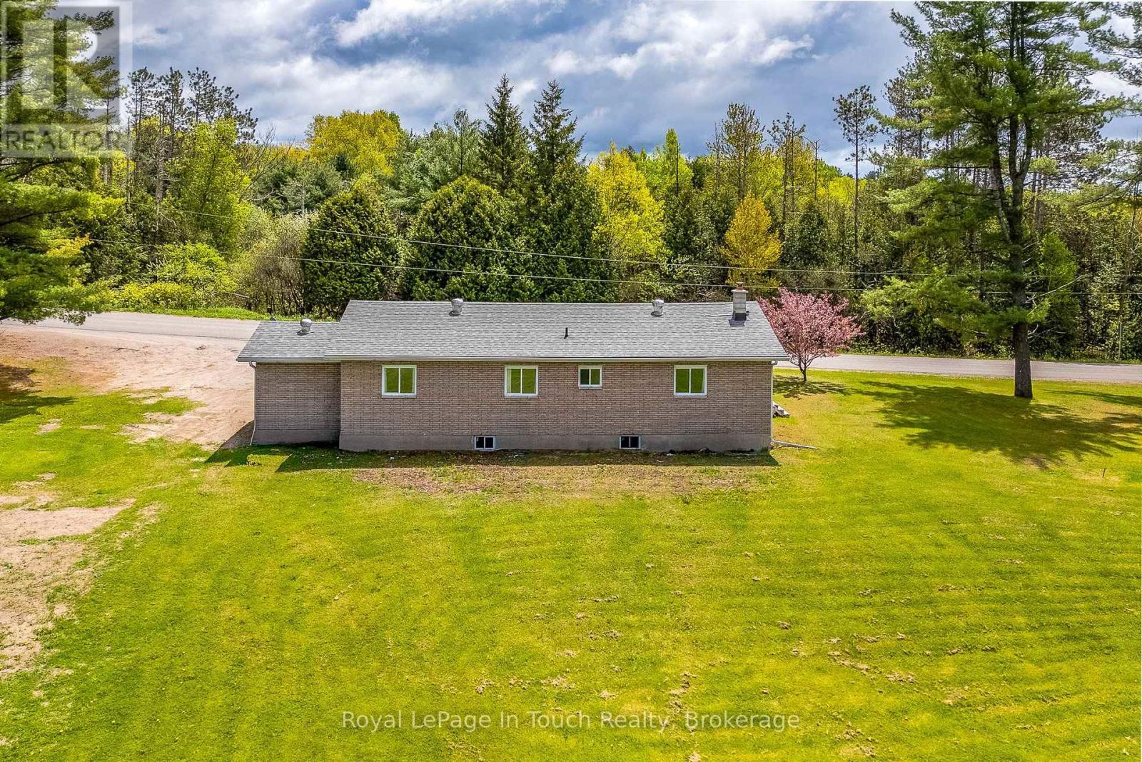 












284 CONCESSION 12 ROAD E

,
Tiny,




Ontario
L0L2J0

