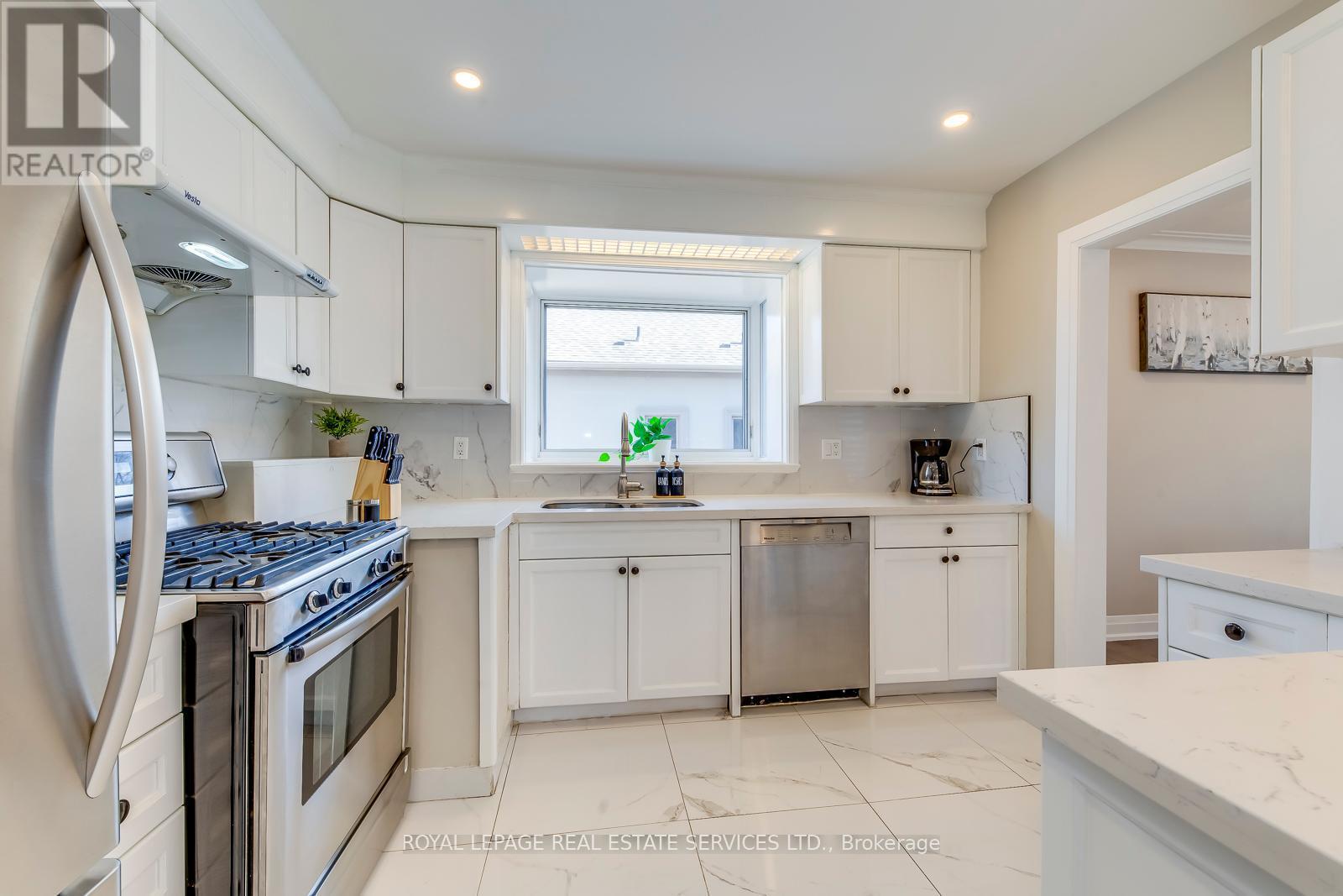 












577 TRUDALE COURT

,
Oakville,




Ontario
L6L4H2

