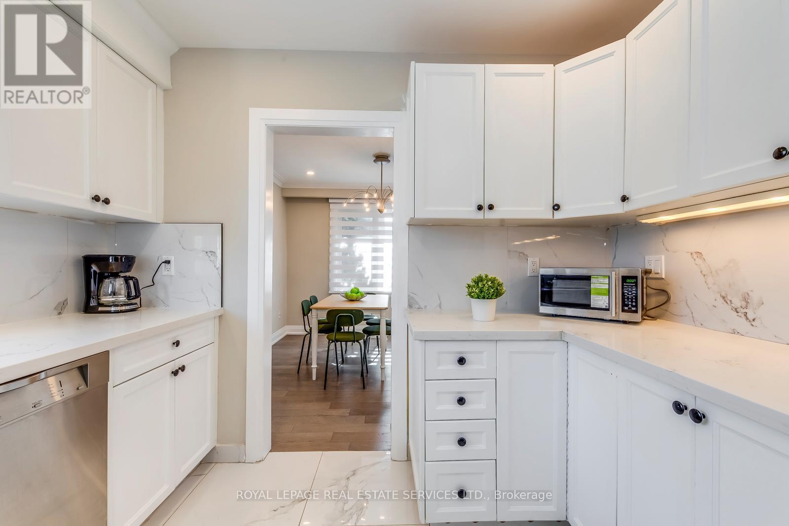 












577 TRUDALE COURT

,
Oakville,




Ontario
L6L4H2

