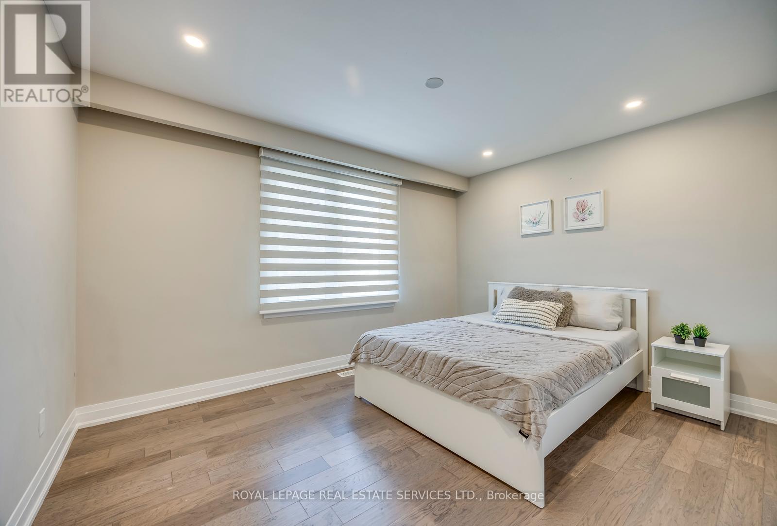 












577 TRUDALE COURT

,
Oakville,




Ontario
L6L4H2

