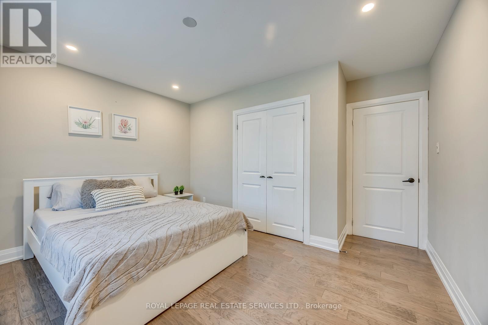 












577 TRUDALE COURT

,
Oakville,




Ontario
L6L4H2

