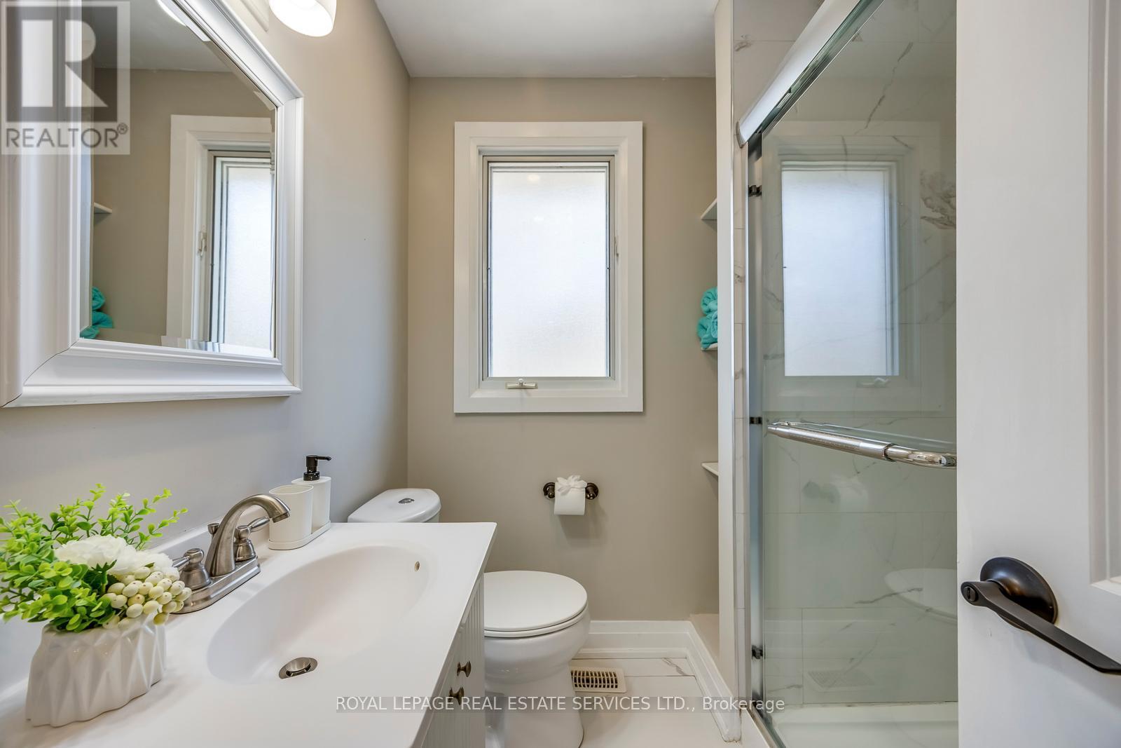 












577 TRUDALE COURT

,
Oakville,




Ontario
L6L4H2

