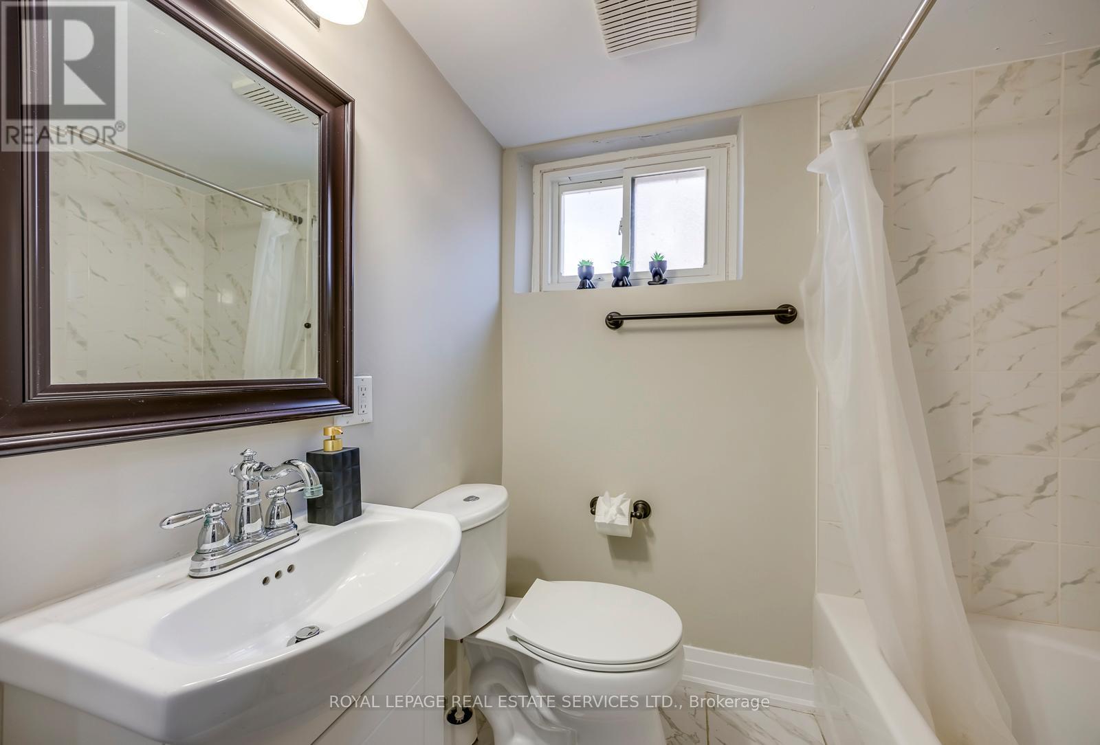 












577 TRUDALE COURT

,
Oakville,




Ontario
L6L4H2

