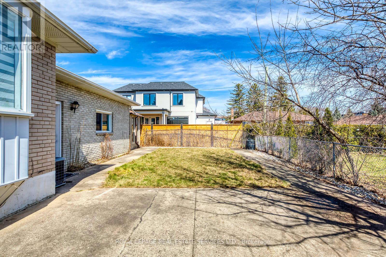 












577 TRUDALE COURT

,
Oakville,




Ontario
L6L4H2

