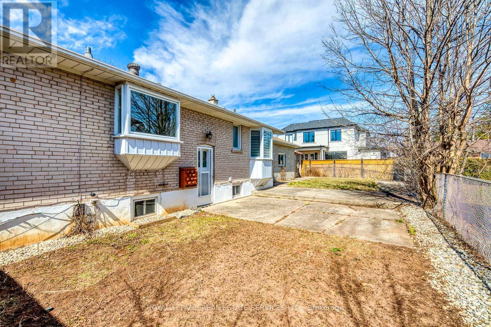 












577 TRUDALE COURT

,
Oakville,




Ontario
L6L4H2

