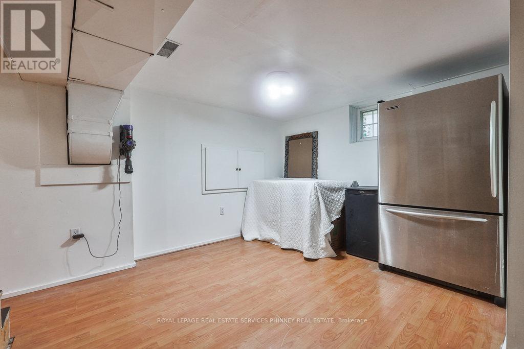 












1486 KENMUIR AVENUE

,
Mississauga,




Ontario
L5G4B5

