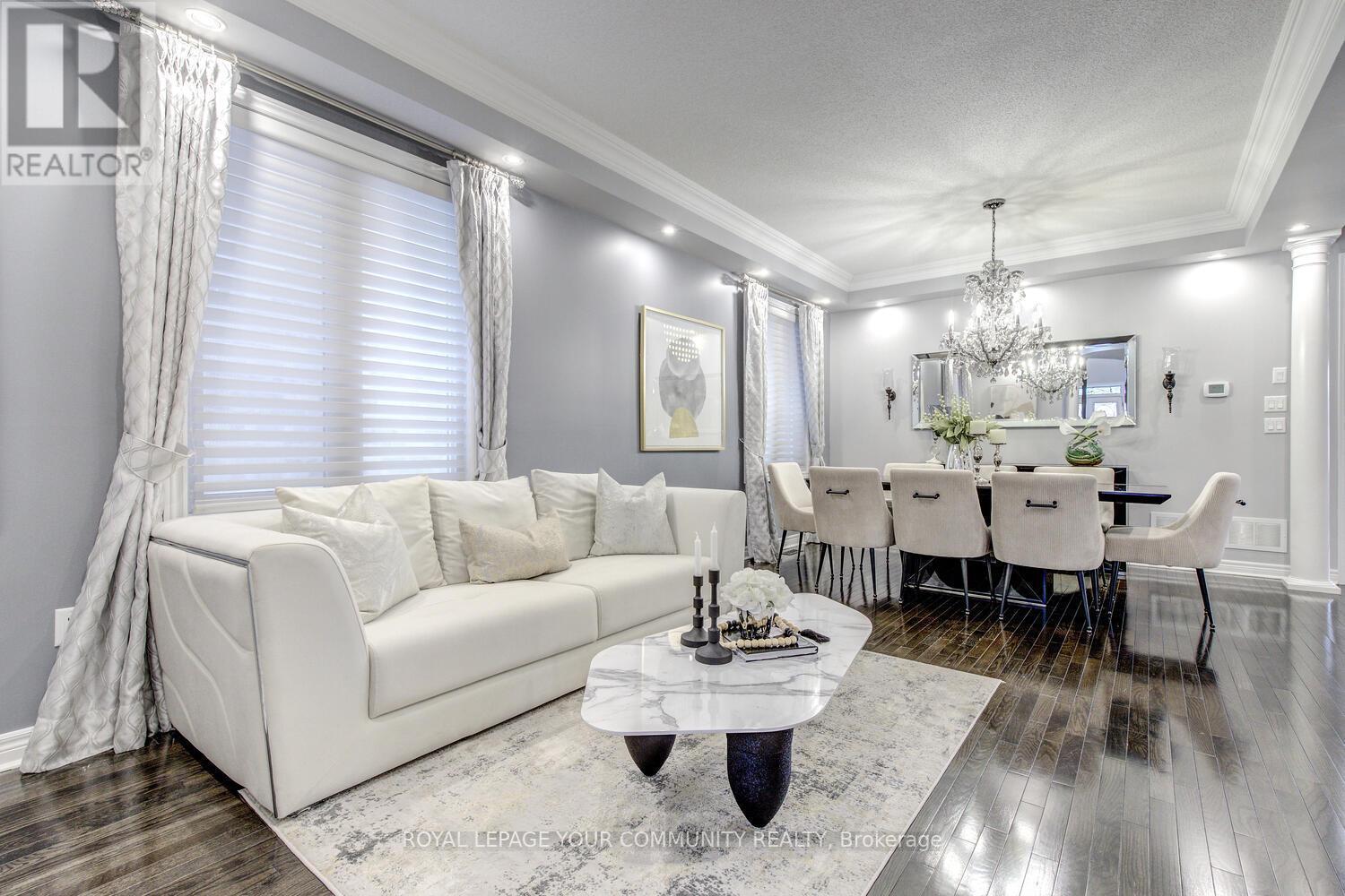 












35 CHAYNA CRESCENT

,
Vaughan,




Ontario
L6A0N2


