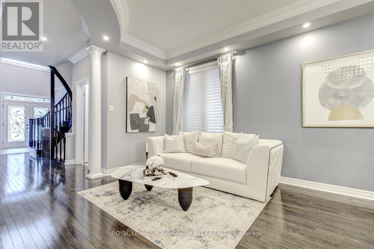 












35 CHAYNA CRESCENT

,
Vaughan,




Ontario
L6A0N2

