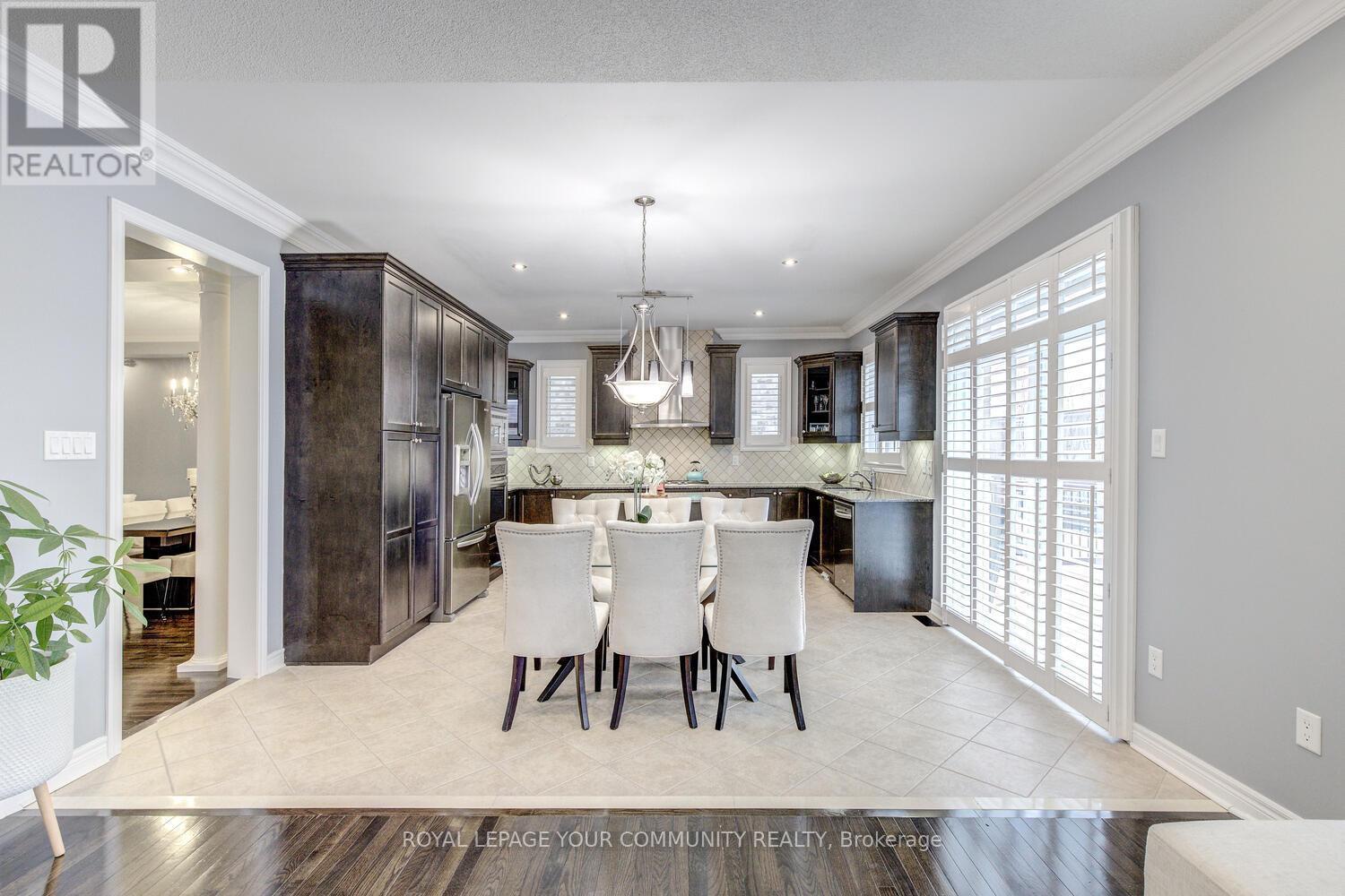 












35 CHAYNA CRESCENT

,
Vaughan,




Ontario
L6A0N2


