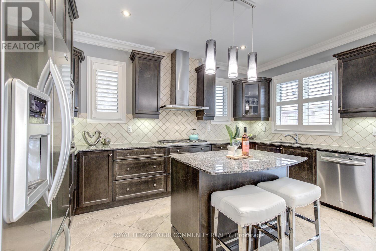 












35 CHAYNA CRESCENT

,
Vaughan,




Ontario
L6A0N2

