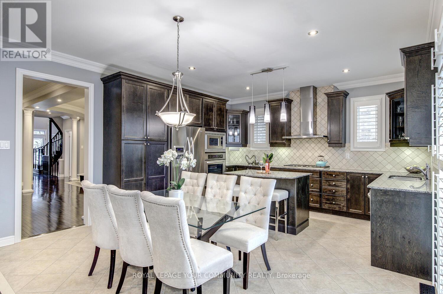 












35 CHAYNA CRESCENT

,
Vaughan,




Ontario
L6A0N2

