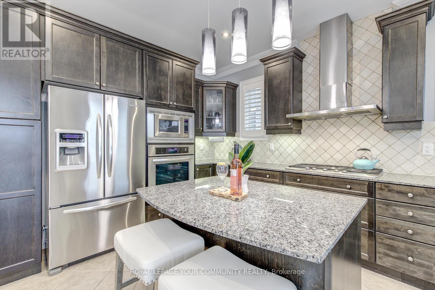 












35 CHAYNA CRESCENT

,
Vaughan,




Ontario
L6A0N2

