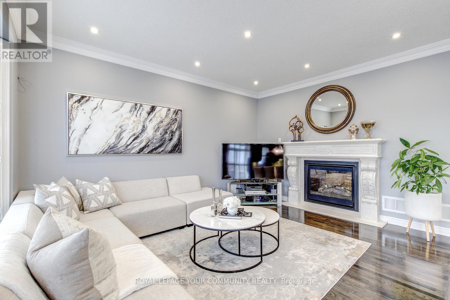 












35 CHAYNA CRESCENT

,
Vaughan,




Ontario
L6A0N2

