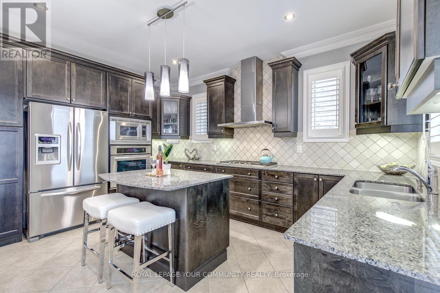 












35 CHAYNA CRESCENT

,
Vaughan,




Ontario
L6A0N2

