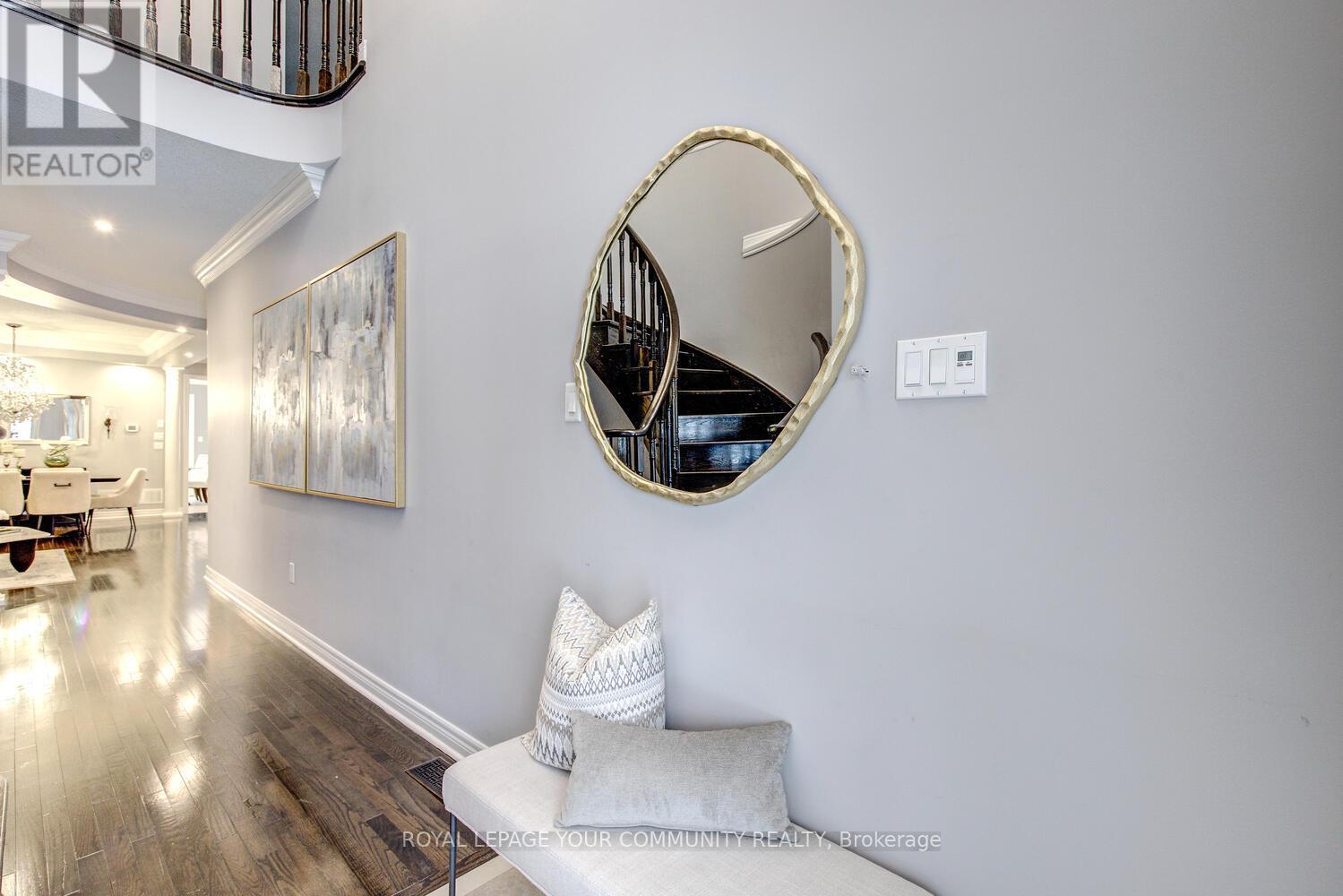 












35 CHAYNA CRESCENT

,
Vaughan,




Ontario
L6A0N2

