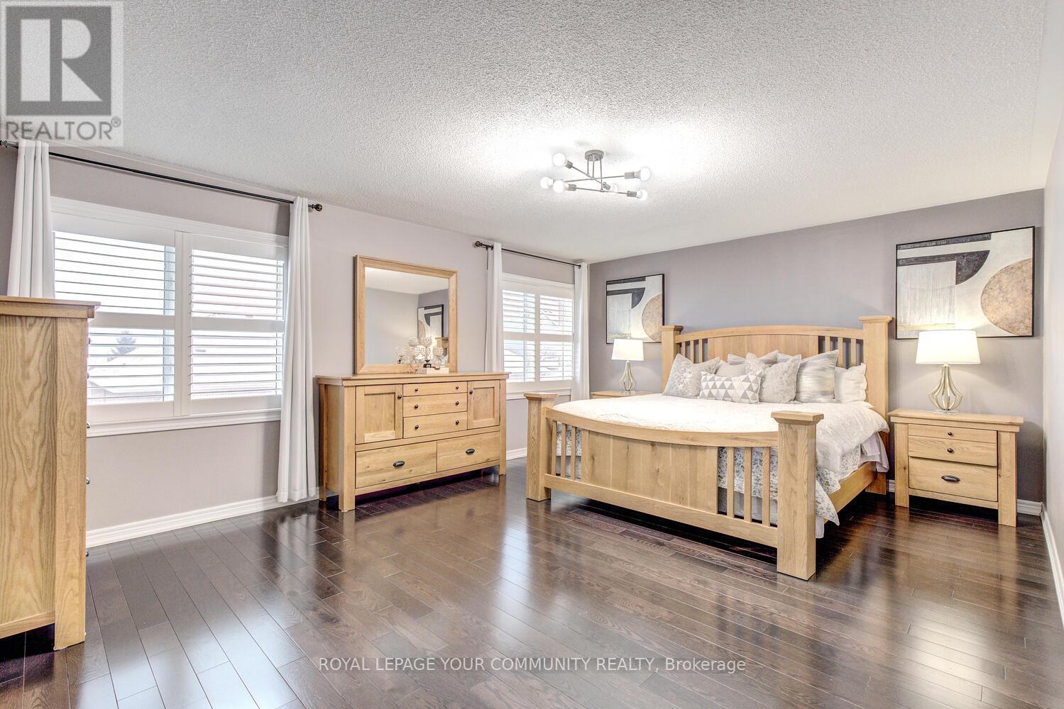 












35 CHAYNA CRESCENT

,
Vaughan,




Ontario
L6A0N2

