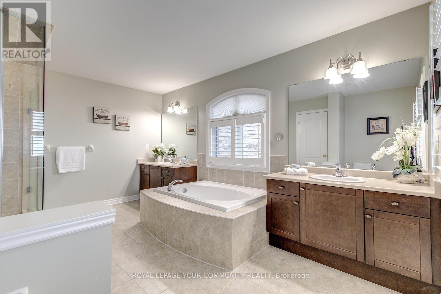












35 CHAYNA CRESCENT

,
Vaughan,




Ontario
L6A0N2


