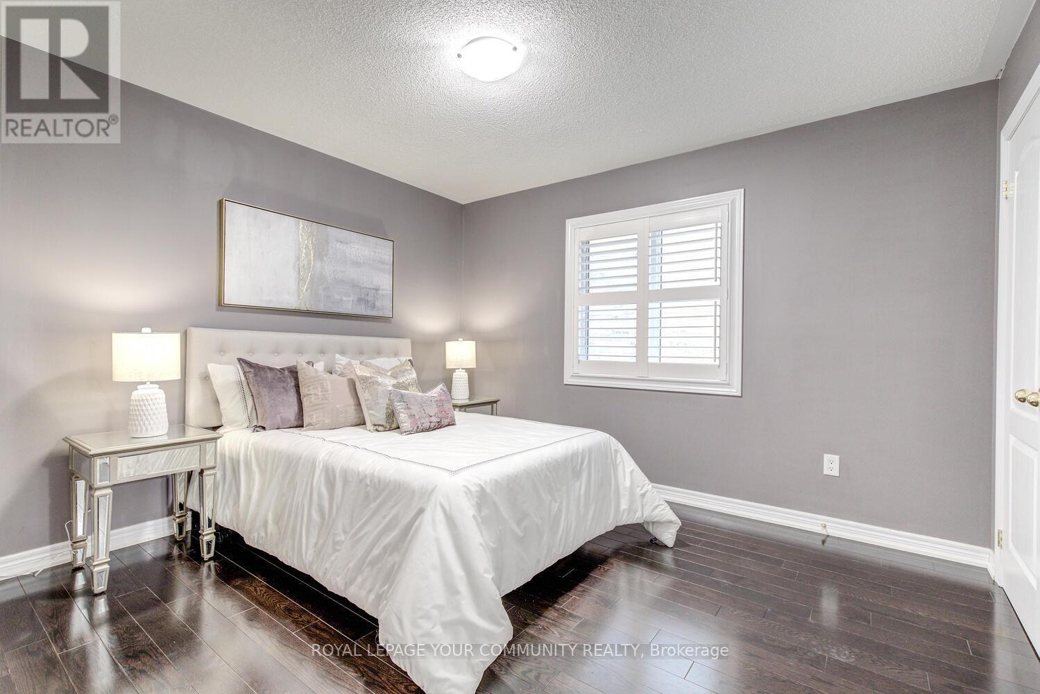 












35 CHAYNA CRESCENT

,
Vaughan,




Ontario
L6A0N2

